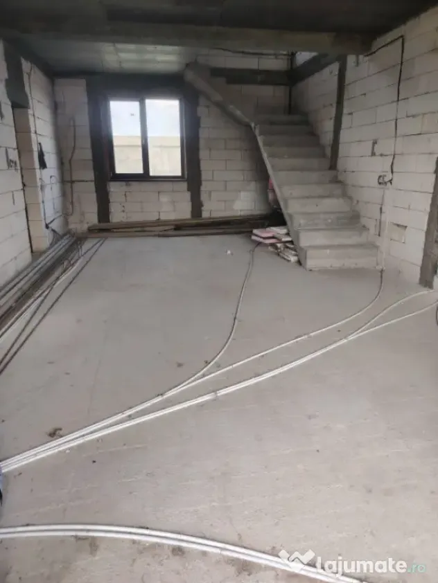 Casă tip duplex de vânzare, 144 mp, zona Jumbo Craiova