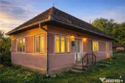 Casa rustica, cu teren roditor de peste 1.000mp, Sanzaieni, 