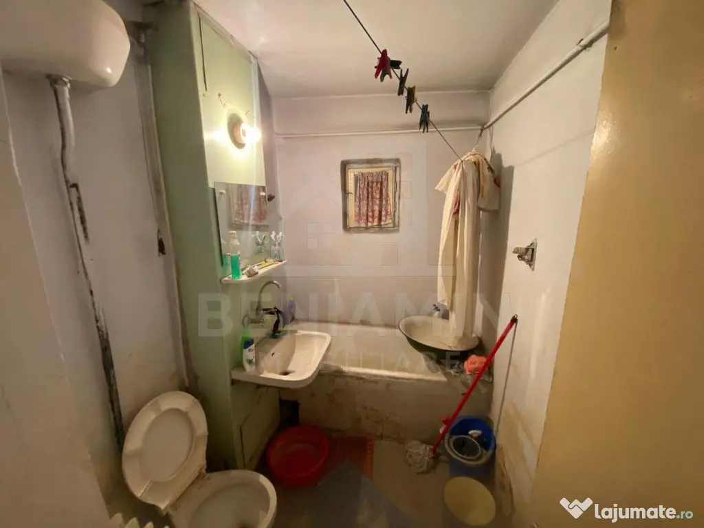 Apartament 2 camere semidecomandat spatios 56mp Rovine MOL