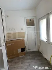 Spatiu comercial, 100 mp cladire, 200 mp curte/parcare, zona 