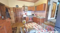 Apartament 2 camere decomandat cu 104 mp teren in acte etaj