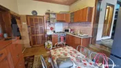 Apartament 2 camere decomandat cu 104 mp teren in acte etaj