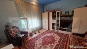 Apartament 2 camere decomandat cu 104 mp teren in acte etaj