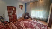 Apartament 2 camere decomandat cu 104 mp teren in acte etaj