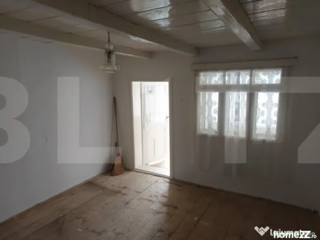 Casă + 2.700 mp teren în Leorda - La strada principală -