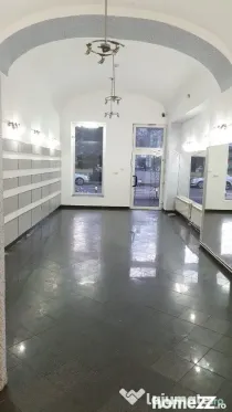 Dau in chirie spatiu comercial central Piata Avram Iancu