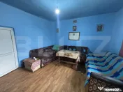 Casa de vanzare, cu o suprafata de 16 ari de teren. 