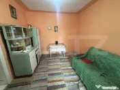 Casa de vanzare, cu o suprafata de 16 ari de teren. 