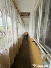 Casa de vanzare, cu o suprafata de 16 ari de teren. 