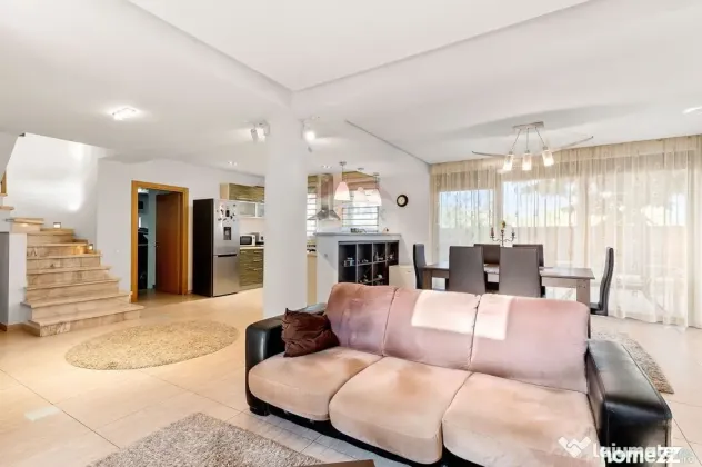 VANZARE Vilă PREMIUM cu 6 camere în zona Central, OTOPENI
