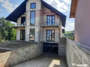 Casă cu 7 camere de vânzare Preutești jud Suceava 