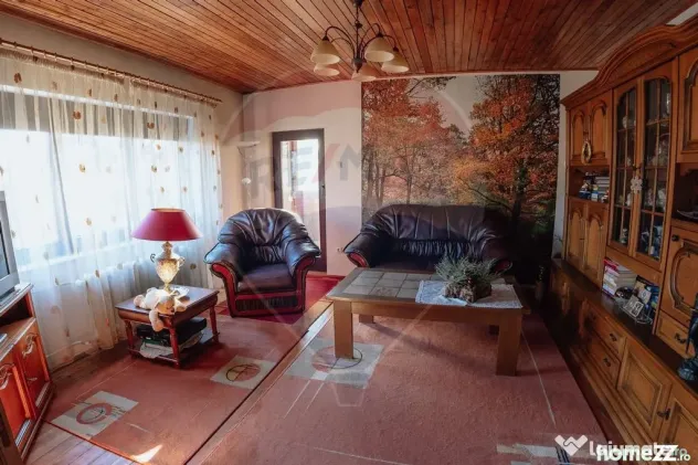 Casă / Vilă cu 10 camere de vânzare în zona Nord-Vest