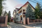 Casă / Vilă cu 10 camere de vânzare în zona Nord-Vest 