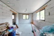 Casă Nouă „la Roșu” cu Teren Generos – Șoimoș, Ar 