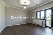 Apartament ultracentral cu 4 camere renovat recent Comisi... 