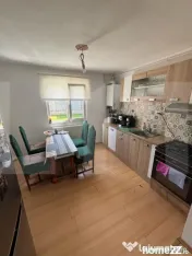 Casa in Vlaicu cu terasa , balcon si iarba verde 