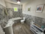 Casa in Vlaicu cu terasa , balcon si iarba verde 