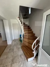 Casa in Vlaicu cu terasa , balcon si iarba verde 