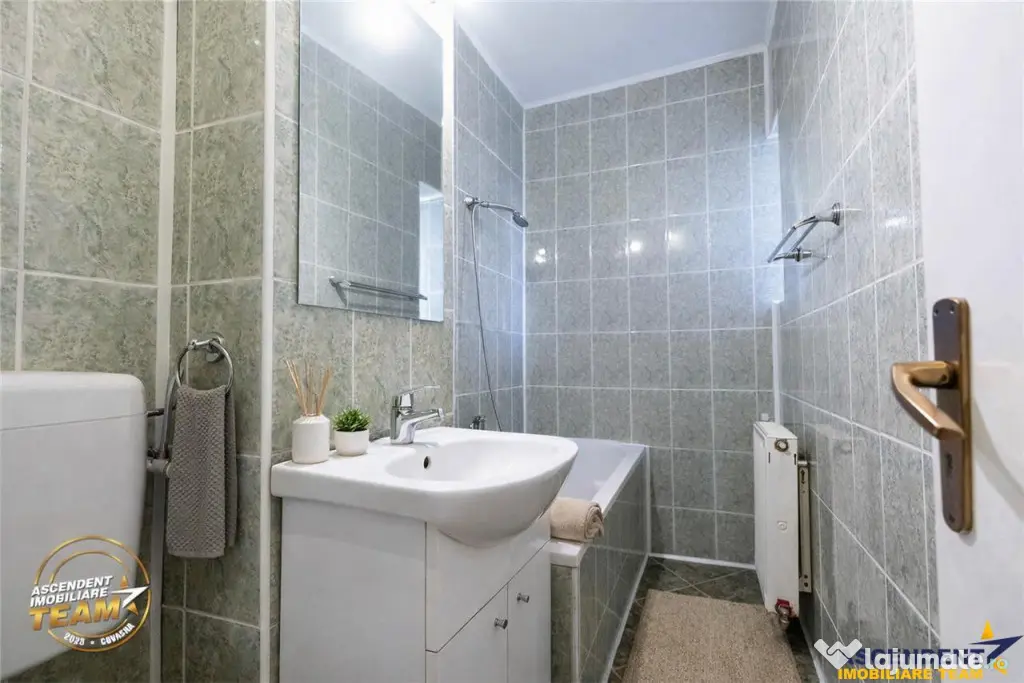 FILM:Apartament cu 4 camere,2 bai,2 balcoane,2 garaje,Targu
