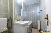 FILM:Apartament cu 4 camere,2 bai,2 balcoane,2 garaje,Targu