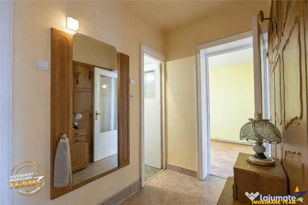 FILM:Apartament cu 4 camere,2 bai,2 balcoane,2 garaje,Targu
