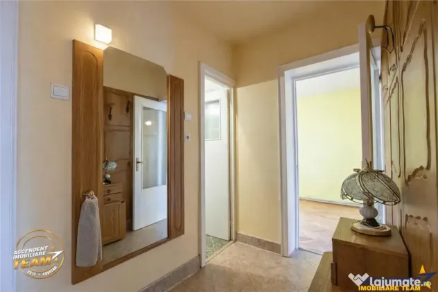 FILM:Apartament cu 4 camere,2 bai,2 balcoane,2 garaje,Targu