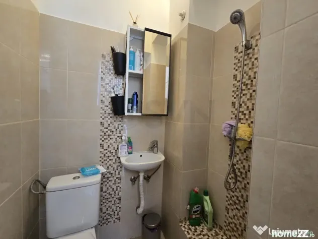 Garsoniera cu centrala proprie l complet mobilata si util...