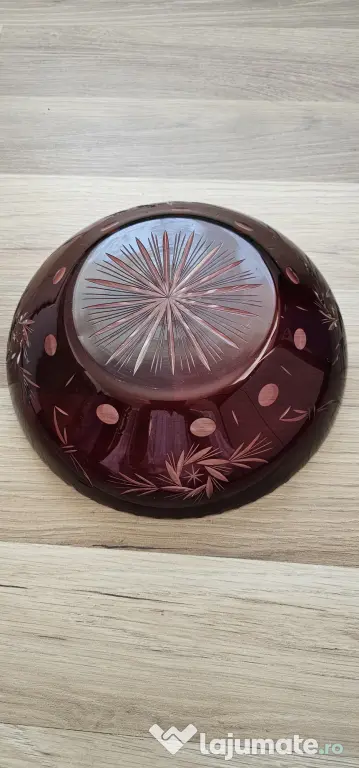 Se vinde castron mare din cristal-rubin.Este adus din RDG