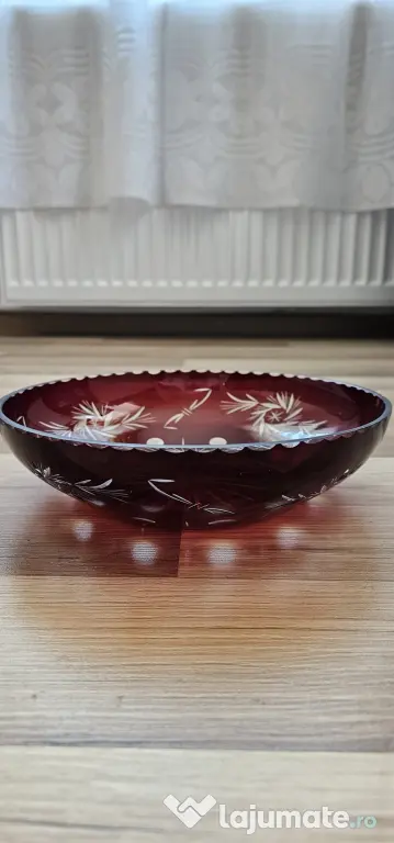 Se vinde castron mare din cristal-rubin.Este adus din RDG