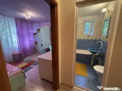 3 cam. etaj 1, 2 bai, 2 balcoane, mobilat+utilat, zona Spital 