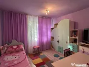 3 cam. etaj 1, 2 bai, 2 balcoane, mobilat+utilat, zona Spital 