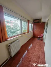 Apartament 3 camere, etaj 2, zona Ștefan cel Mare 