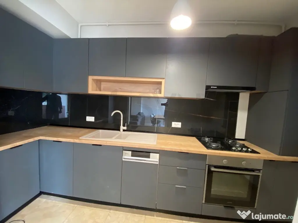 Apartament 3 camere - renovat integral - metrou Straulesti
