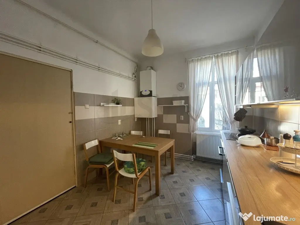 5 Camere Sfintii Voievozi Vila Interbelica Superba