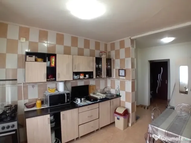 Apartament spatios cu 3 camere decomandat langa Bucuresti...