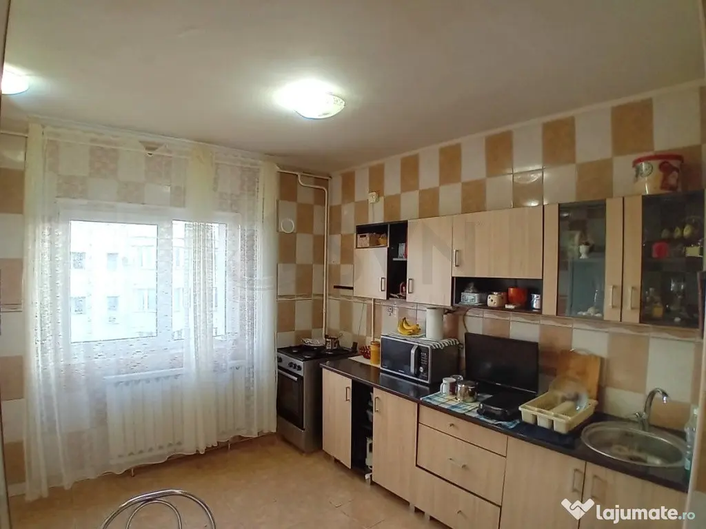 Apartament spatios cu 3 camere decomandat langa Bucuresti...
