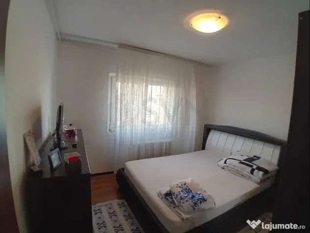 Apartament spatios cu 3 camere decomandat langa Bucuresti...