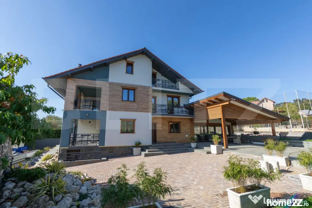 ???? Proprietate Premium - 2 Case, Lac Privat & Teren de Spo