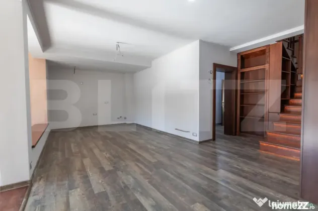 ???? Proprietate Premium - 2 Case, Lac Privat & Teren de Spo