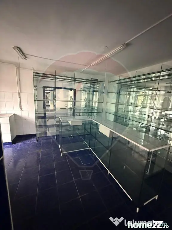DE VANZARE/INCHIRIERE Spațiu comercial versatil