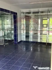 DE VANZARE/INCHIRIERE Spațiu comercial versatil 
