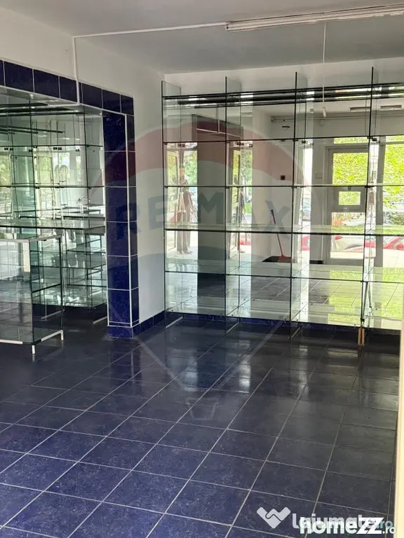 DE VANZARE/INCHIRIERE Spațiu comercial versatil