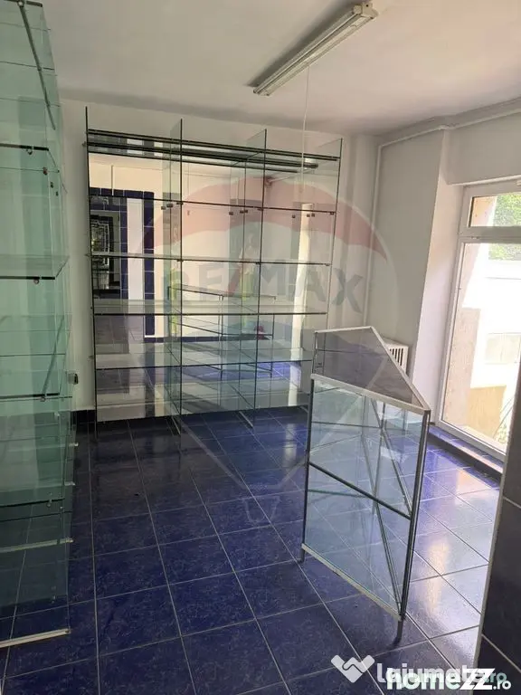 DE VANZARE/INCHIRIERE Spațiu comercial versatil