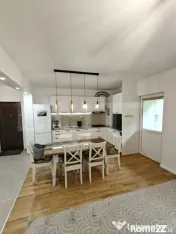 Apartament 3 camere, la 2 min de bus, liceu și grădiniță 