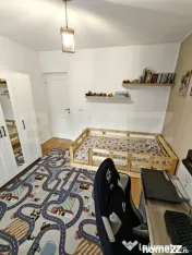 Apartament 3 camere, la 2 min de bus, liceu și grădiniță 