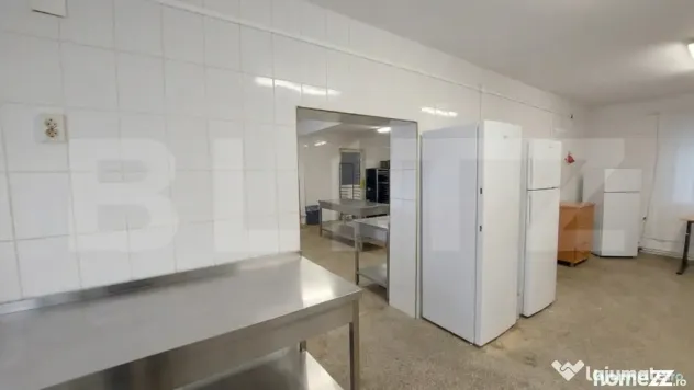 Spațiu comercial cu vad excelent și parcare, zona Semicent