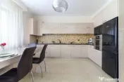 Casa LA CHEIE cu 5 camere si 4 bai, Buna Ziua, 200 mp, aproa 