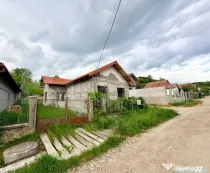 Casa la rosu de vanzare, 90 mp+ teren 650 mp, zona Aiud