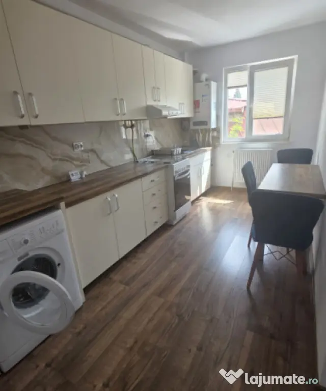 Garsonieră decomandată, 30 mp, mobilată modern, curte pri