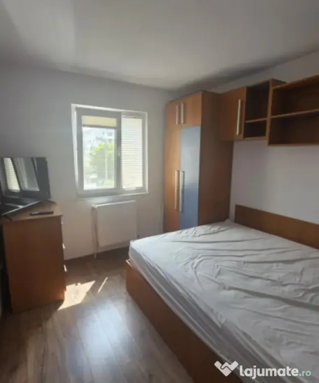 Garsonieră decomandată, 30 mp, mobilată modern, curte pri